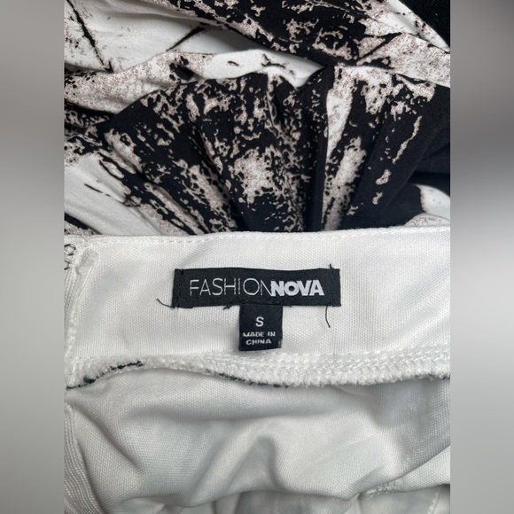 Black and white fashion nova maxi dress - Picture 10 of 10